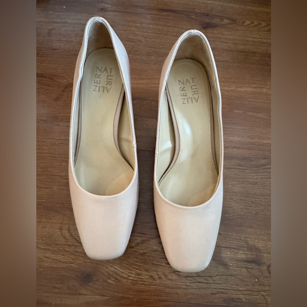 Naturalizer - nude heels